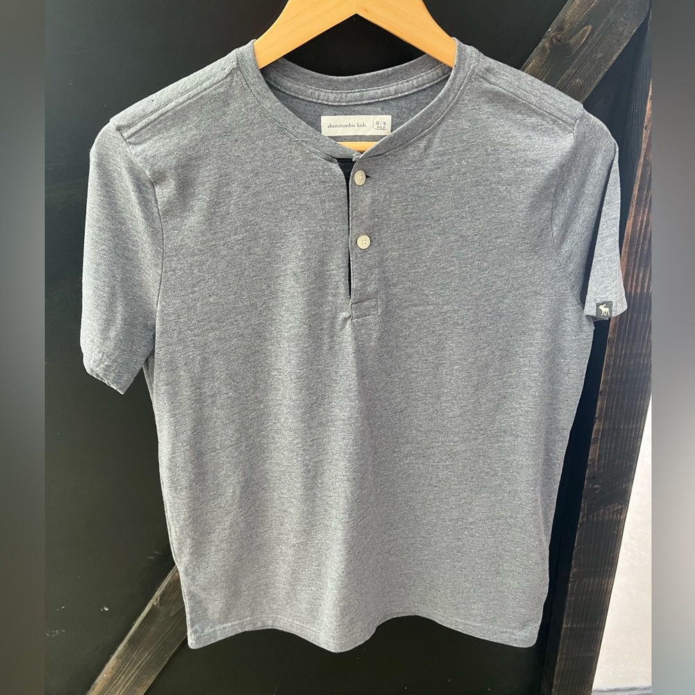 Abercrombie kids short sleeve boys size 15/16